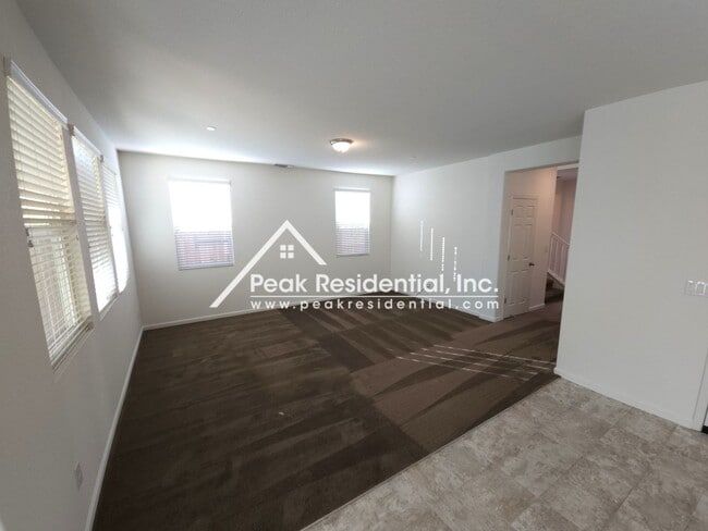 Building Photo - Newer North Natomas 3bd/2.5ba House with Loft & 2 Car Garage