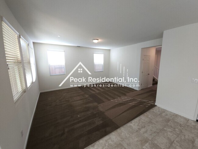 Foto del edificio - Newer North Natomas 3bd/2.5ba House with Loft & 2 Car Garage