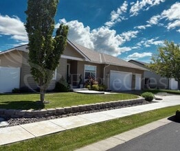 Building Photo - 2216 NE 8th St