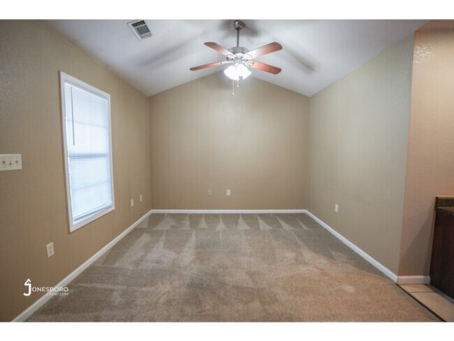 Building Photo - Southpointe - Water/Sewer Included