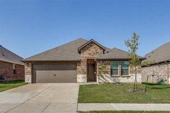 Building Photo - 912 Marigold St