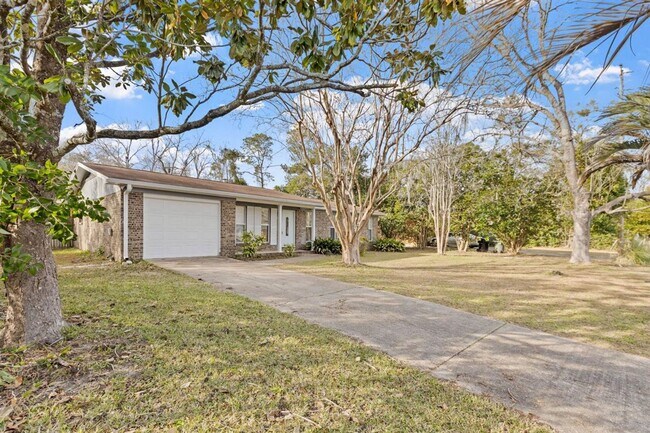 Building Photo - GORGEOUS 3/2 in Eastgate w/ Granite Counte...