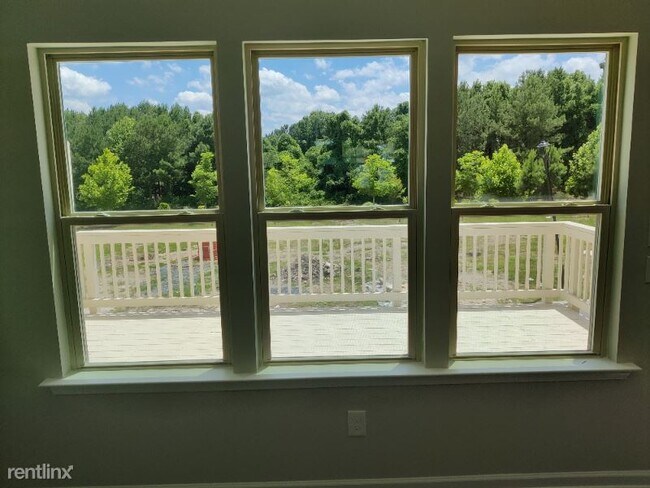 Building Photo - 3 br, 4 bath Townhome - 349 Commons Ave