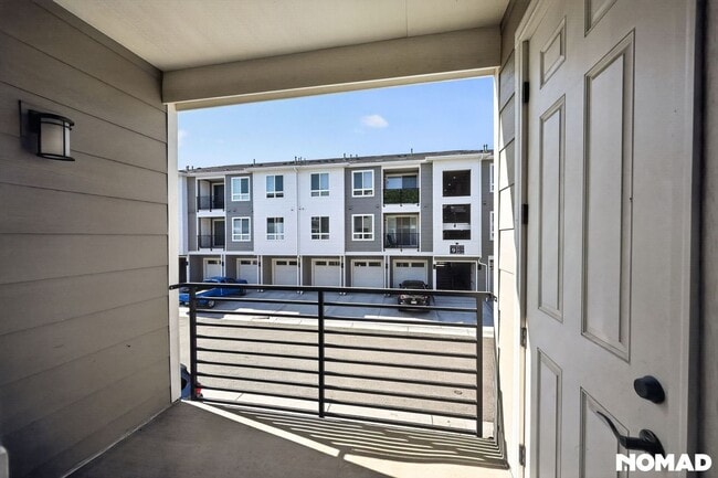 Building Photo - 6153 N Ceylon St