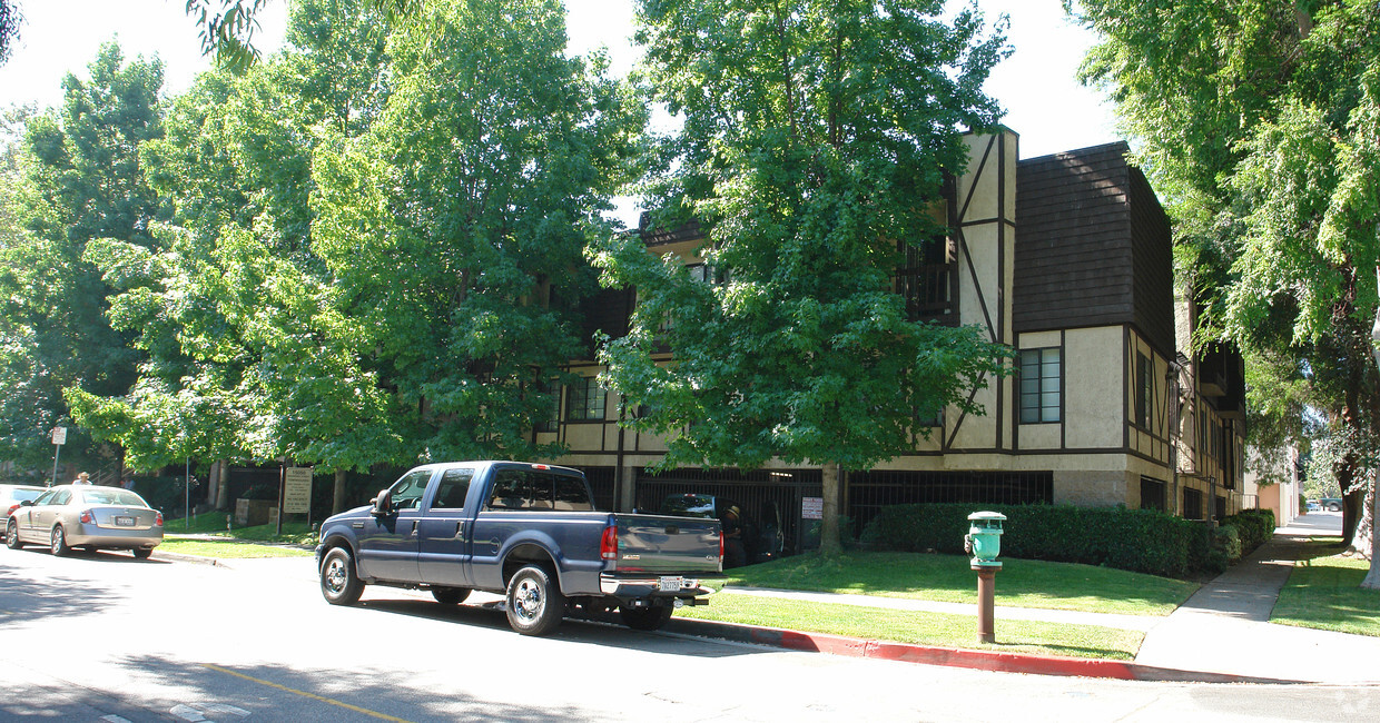 Primary Photo - 15050 Moorpark