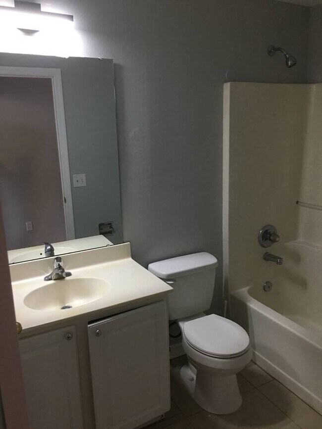 Foto del edificio - 15937 Wilkinson Dr