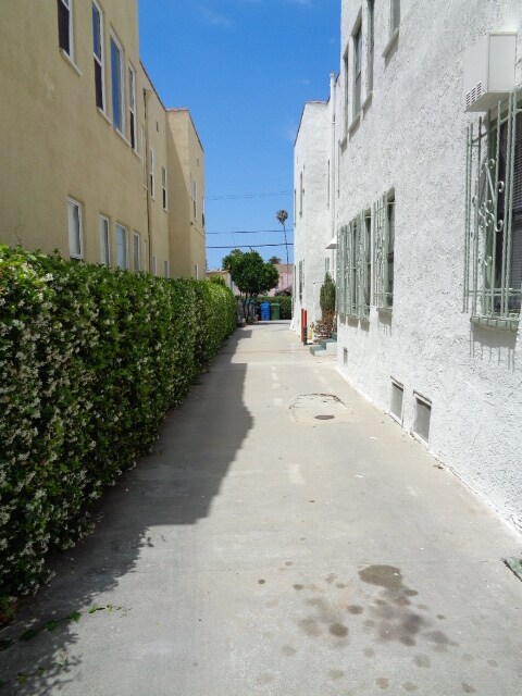 Foto del edificio - 2809 Hillcrest Dr