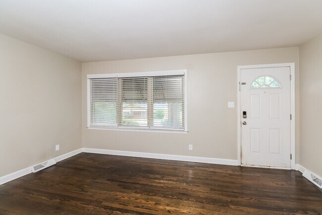 Building Photo - 3924 Broadview Dr