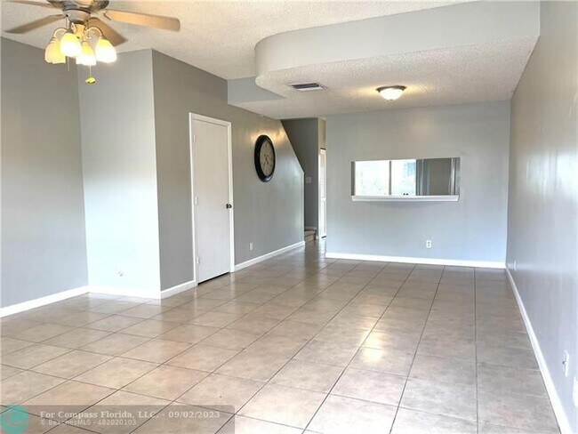 Foto del edificio - 9866 NW 57th Manor