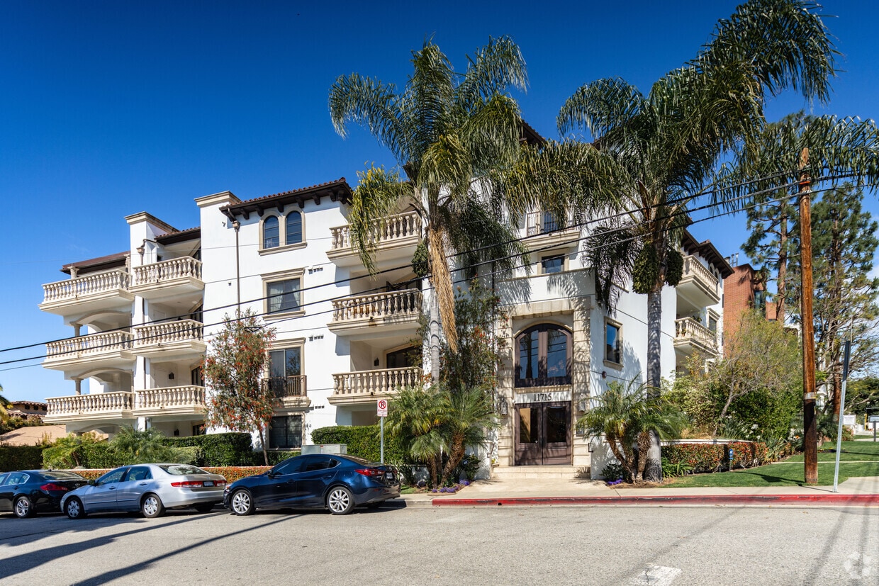 649 South Barrington Avenue Apartments 649 S Barrington Ave Los