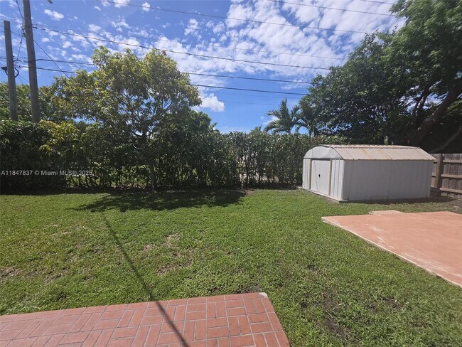 Building Photo - 9971 Dominican Dr