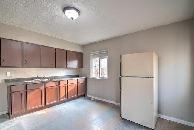 Building Photo - 5649 E 13th Pl