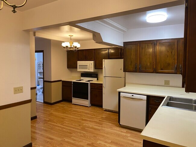 Building Photo - 1425 Manville Rd