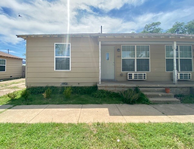 Primary Photo - 1323 Coffee St