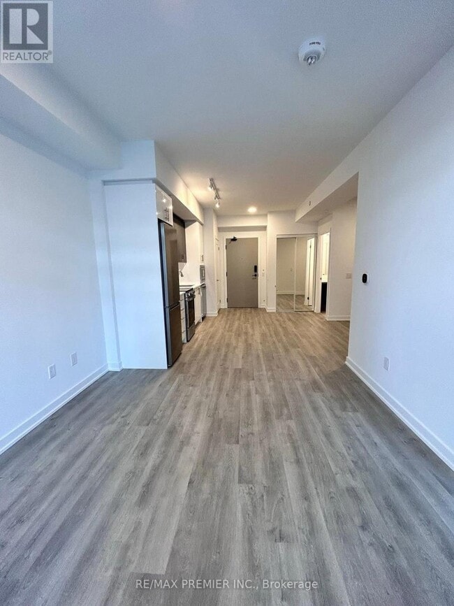 Building Photo - 5105 Hurontario St