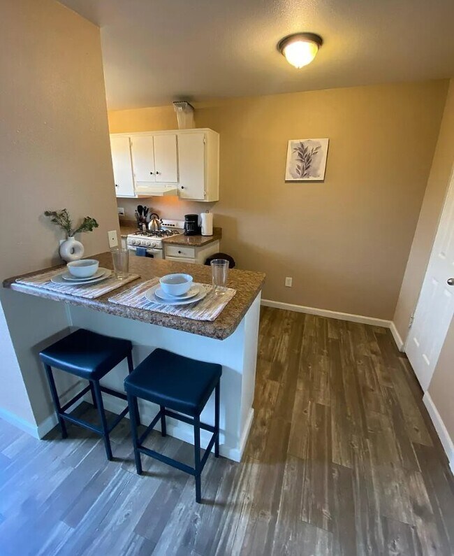 Foto del edificio - 4302 E Bellevue St