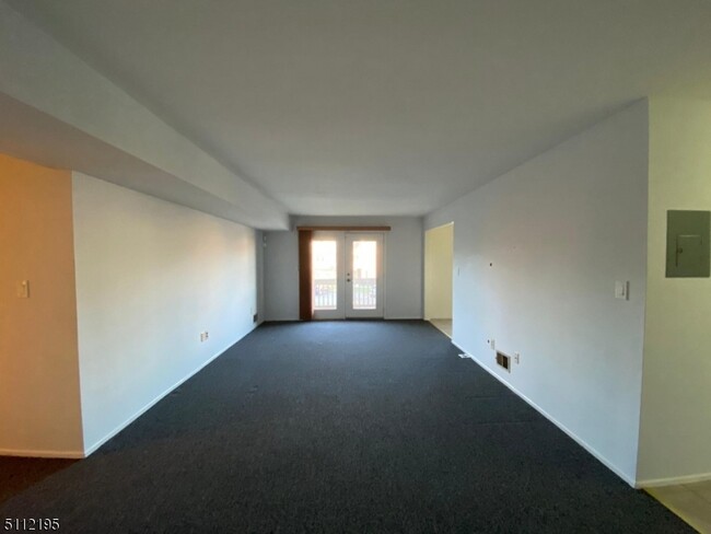 Building Photo - 410 Peach St