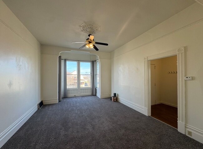 Building Photo - 250 Grant St