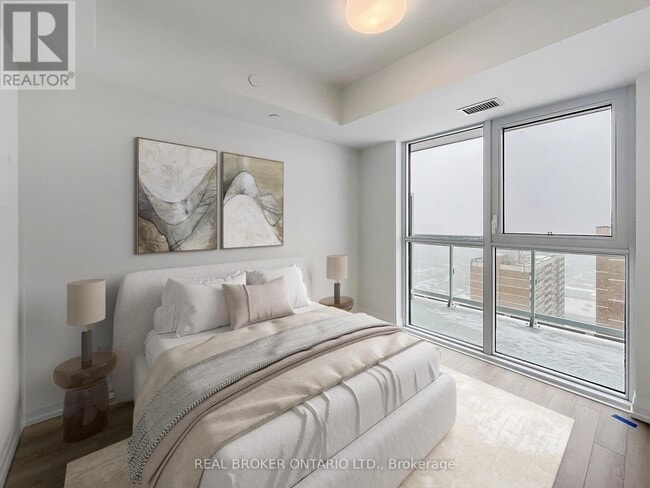 Building Photo - 286 Main St