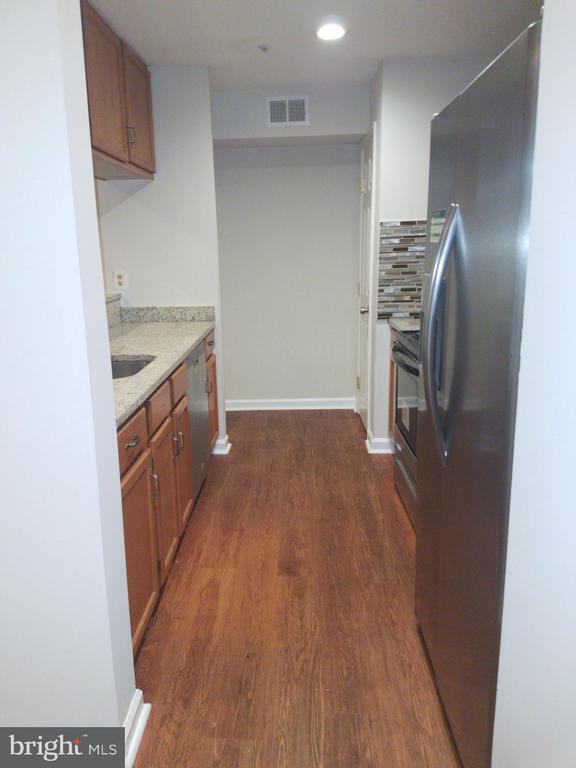 Foto del edificio - 9812 Lake Point Ct