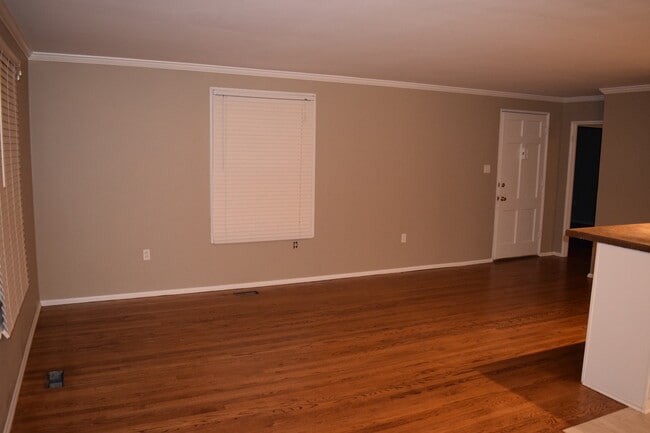 Building Photo - 6700 Kavanaugh Pl