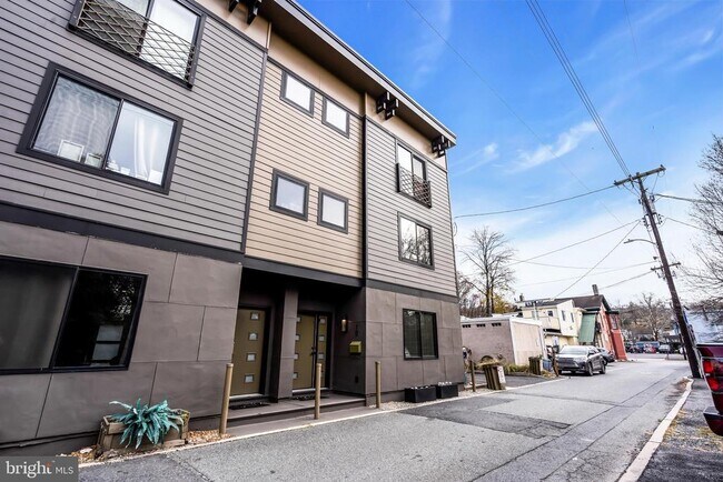 Building Photo - 12 McCready's Alley