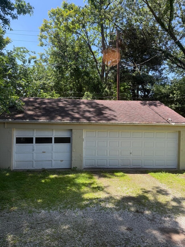 Building Photo - 132 Crescent Dr