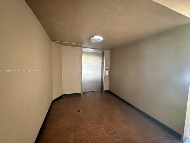 Foto del edificio - 12850 SW 4th Ct