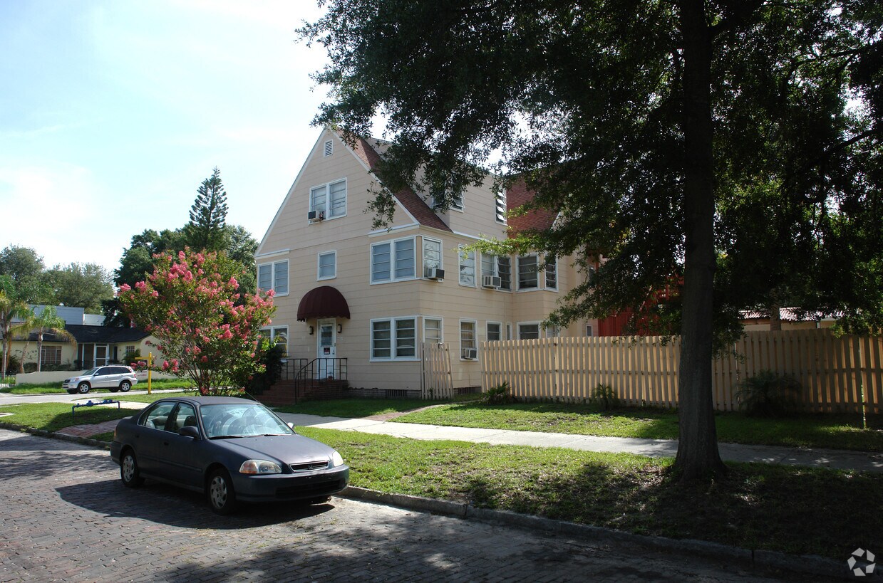 Foto del edificio - Uptown Flats