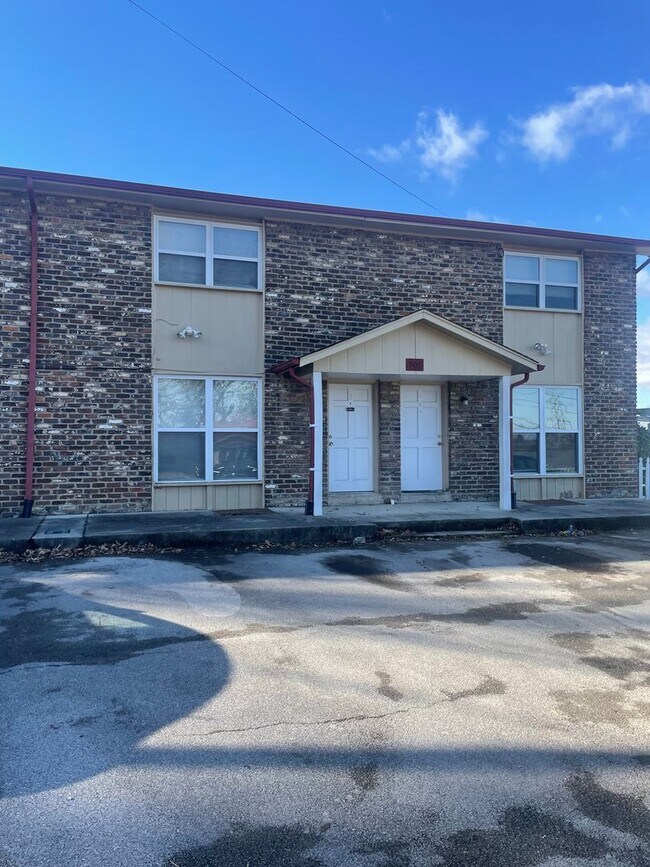 Foto del edificio - West Knoxville 37919 - 2 bedroom, 1.5 bath apartment in West Knoxville - Contact Lisa Vineyard an...