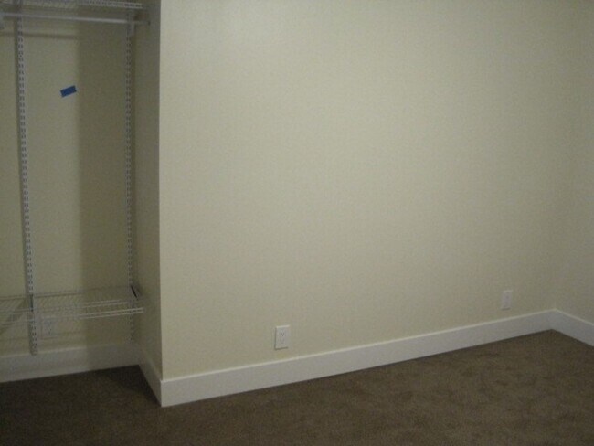 Building Photo - 8836