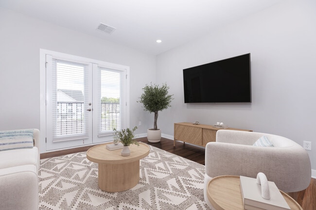 Building Photo - Iron Trail