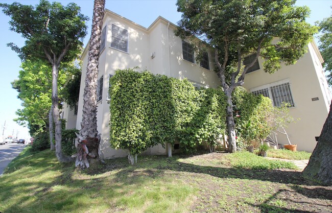 Building Photo - 5900 Melrose Ave