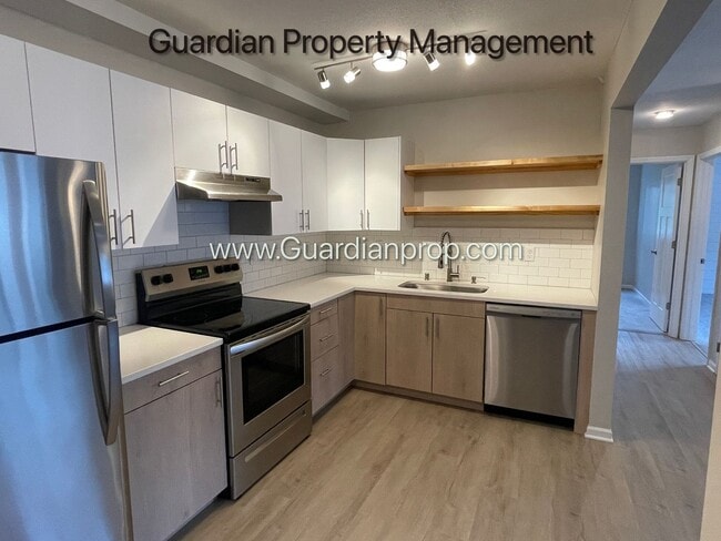 Foto del edificio - Champlin Main Floor Renovated Apartment, D...