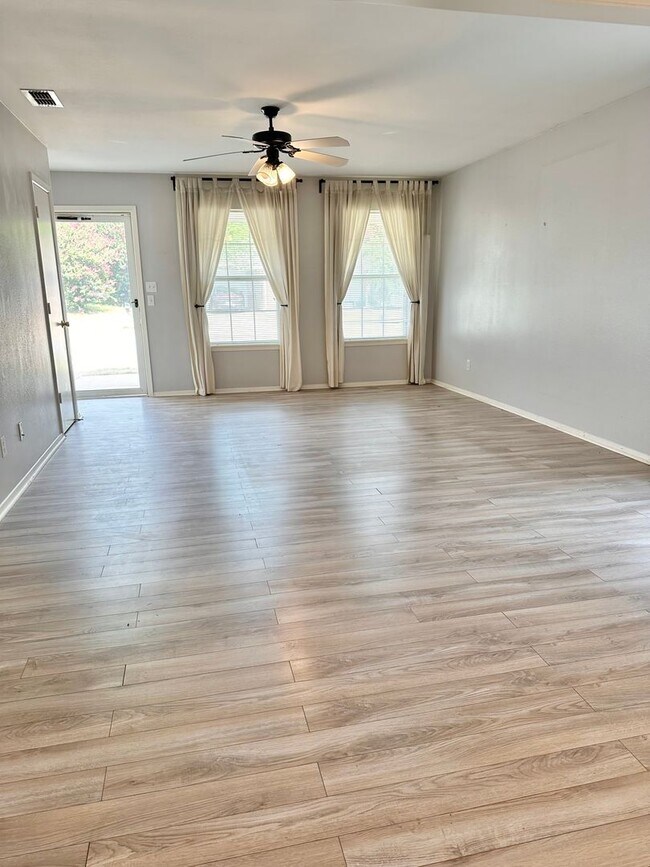 Foto del edificio - 2 Bedroom Home in Lindale ISD!