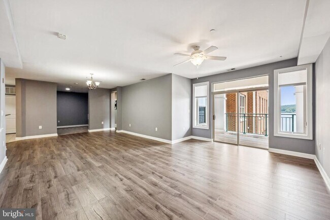 Foto del edificio - 440 Belmont Bay Dr