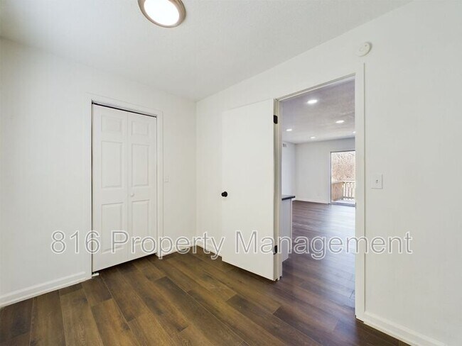 Foto del edificio - 8600 Countryshire Ln