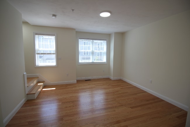 Building Photo - 7 Gorham St