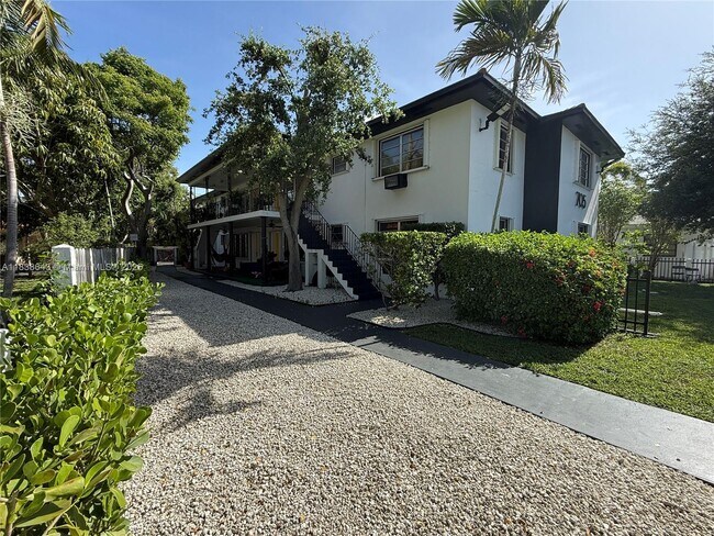 Foto del edificio - 705 NE 92nd St