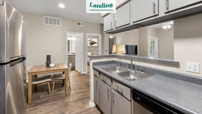 Foto del edificio - 5210 E Hampton Ave