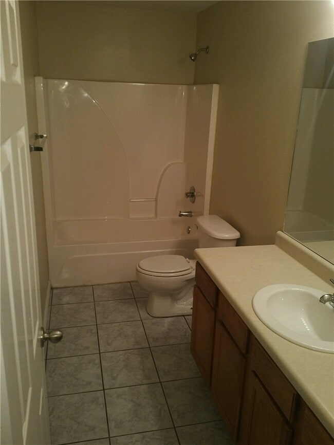 Building Photo - 231 Graystone Cir