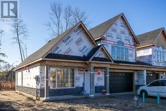 Building Photo - 30 Stienway St