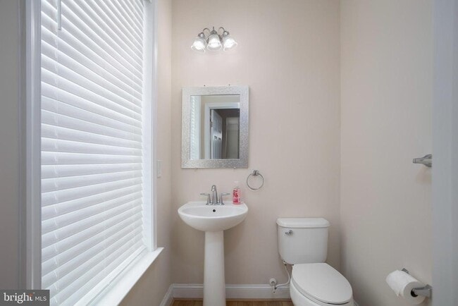 Building Photo - 327 Sydney Ln