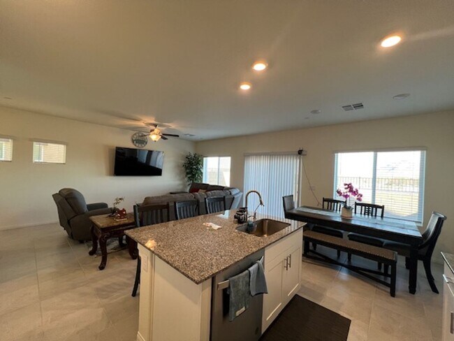 Foto del edificio - FULLY FURNISHED!!! beautiful 3 bedroom 2 and half bath home is located in the Symmetry Bay Cadenc...