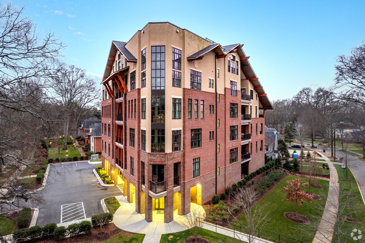 2312 Selwyn Rentals in Charlotte at 2312 Selwyn Ave Charlotte, NC