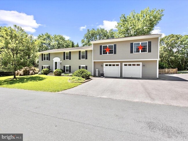 Building Photo - 1217 Somerset Rd