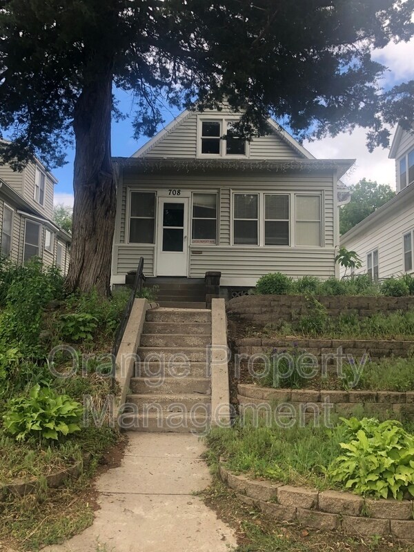 Primary Photo - 708 Hickory St