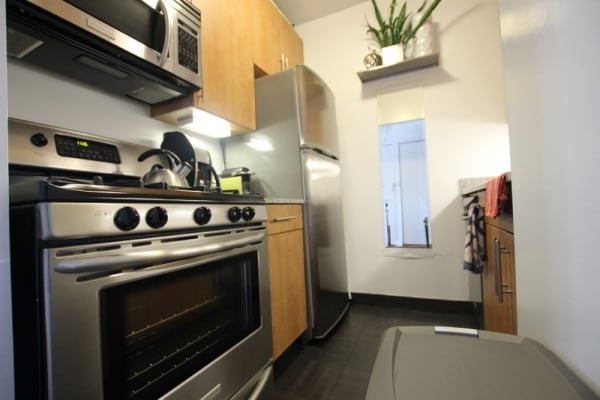 Building Photo - 110 Horatio St