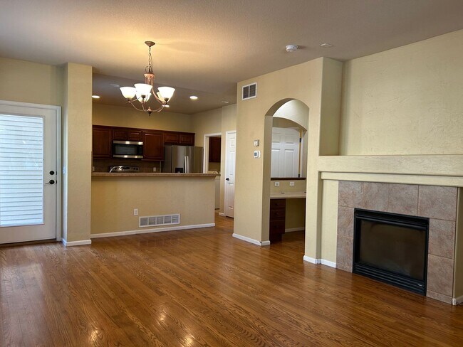 Building Photo - Stylish & Functional - 2 Bed 2.5 Bath Available Early June
