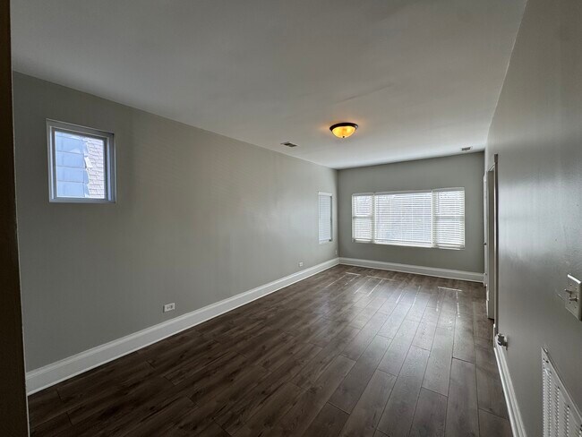 Foto del edificio - 5410 W Wrightwood Ave